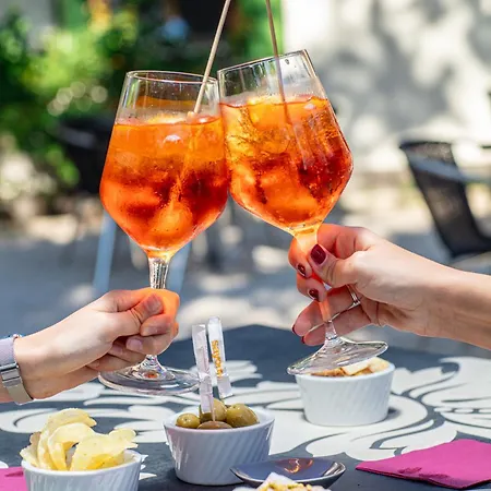 Готель La Pergola 3*